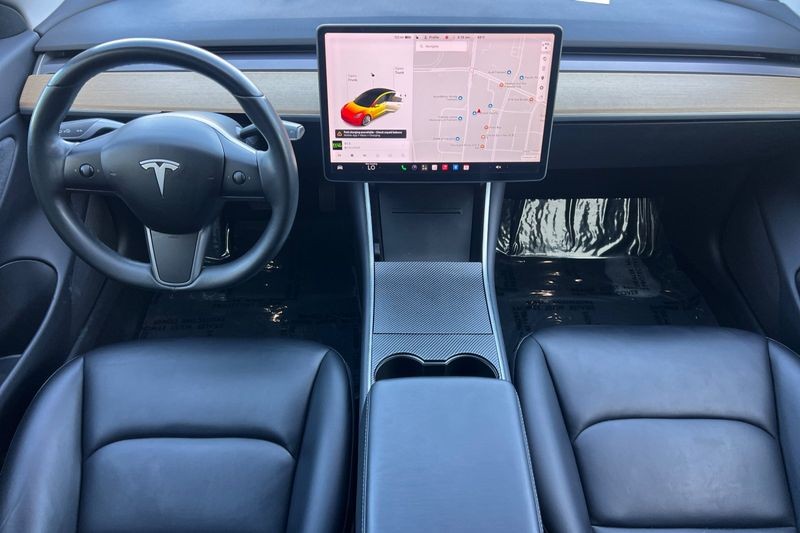Tesla Model 3 Vehicle Full-screen Gallery Image 13