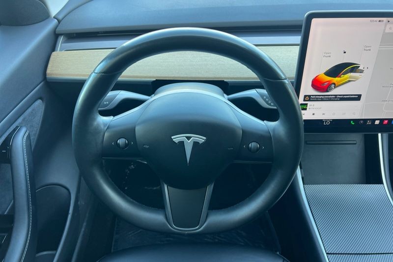 Tesla Model 3 Vehicle Full-screen Gallery Image 14