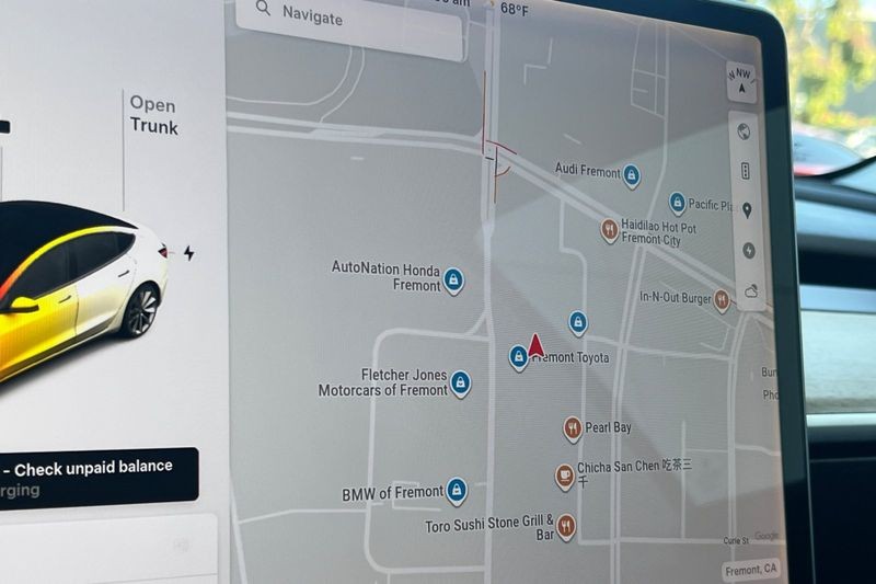 Tesla Model 3 Vehicle Full-screen Gallery Image 18