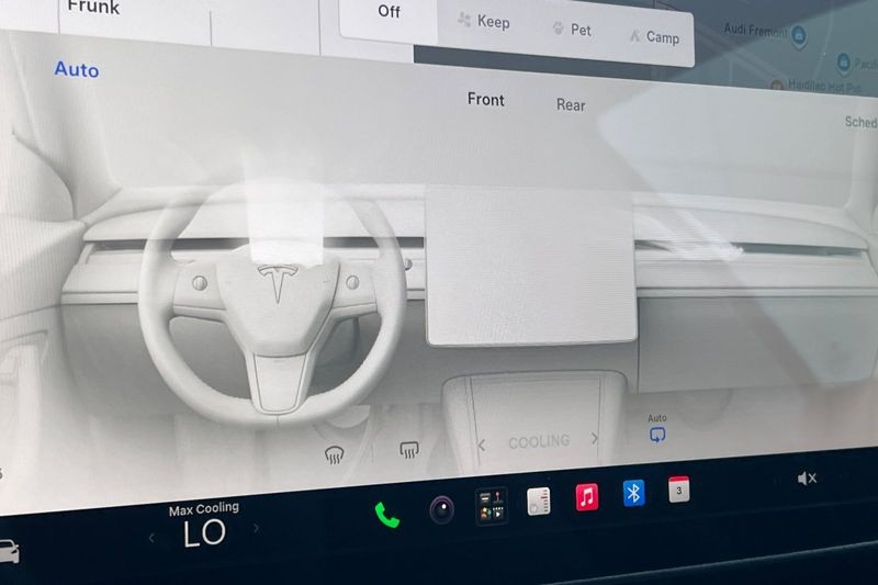 Tesla Model 3 Vehicle Full-screen Gallery Image 20