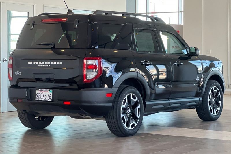 Ford Bronco Sport Vehicle Full-screen Gallery Image 04