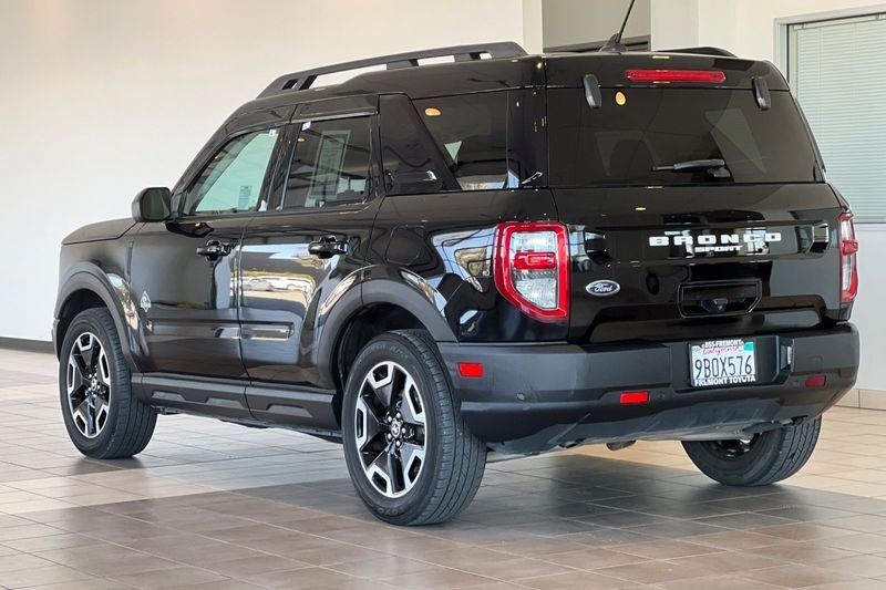 Ford Bronco Sport Vehicle Full-screen Gallery Image 06