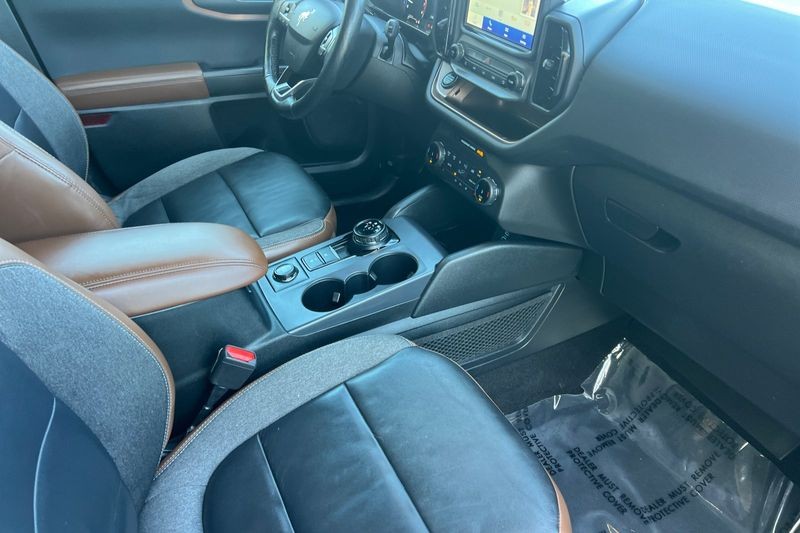 Ford Bronco Sport Vehicle Full-screen Gallery Image 16
