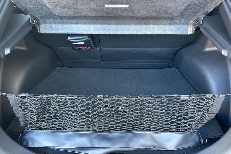 Toyota C-HR Vehicle Full-screen Gallery Image 13