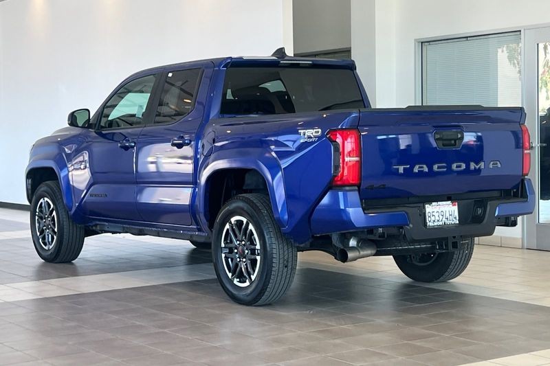 Toyota Tacoma 4WD Vehicle Full-screen Gallery Image 06