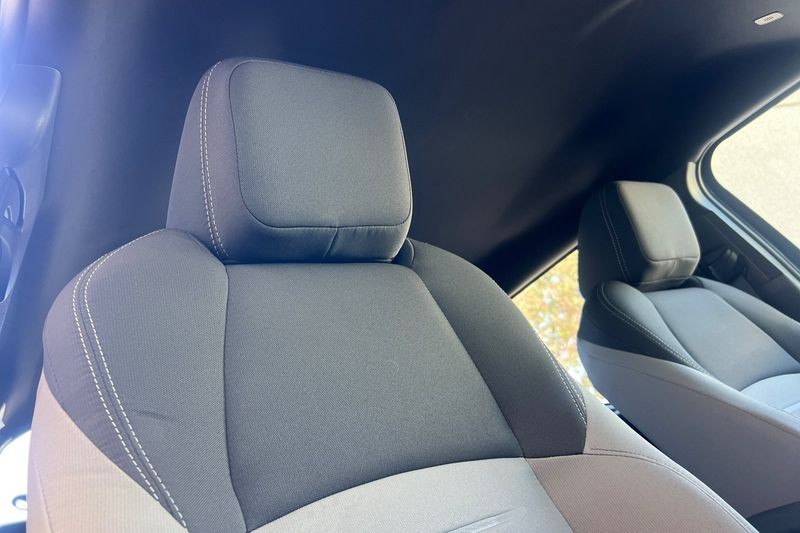 Toyota Tacoma 4WD Vehicle Full-screen Gallery Image 16
