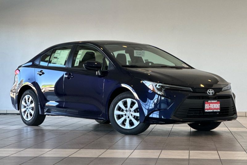 Toyota Corolla Hybrid Vehicle Full-screen Gallery Image 02