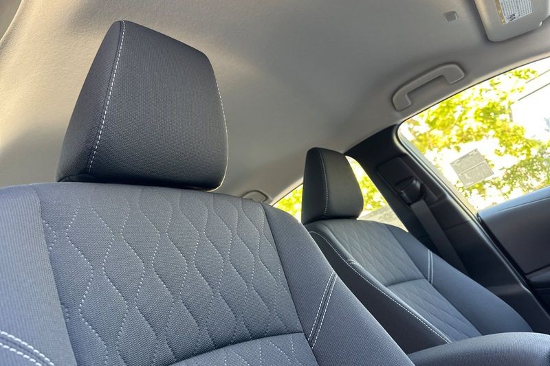 Toyota Corolla Hybrid Vehicle Full-screen Gallery Image 14