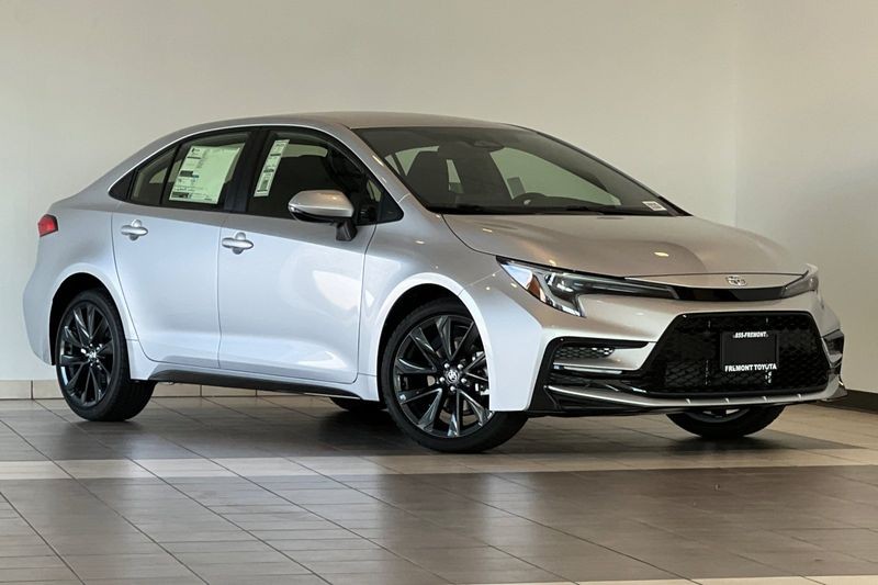 Toyota Corolla Vehicle Full-screen Gallery Image 02