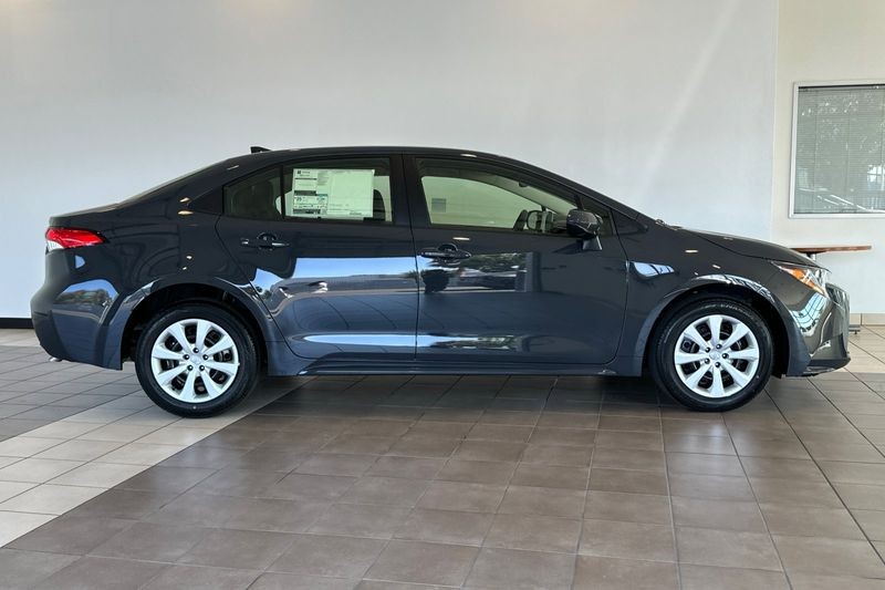 Toyota Corolla Vehicle Full-screen Gallery Image 04
