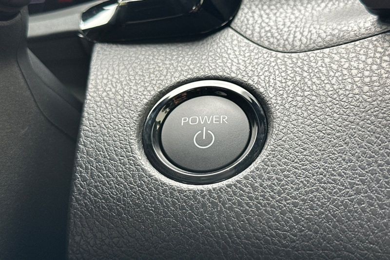 Toyota Camry Vehicle Full-screen Gallery Image 19
