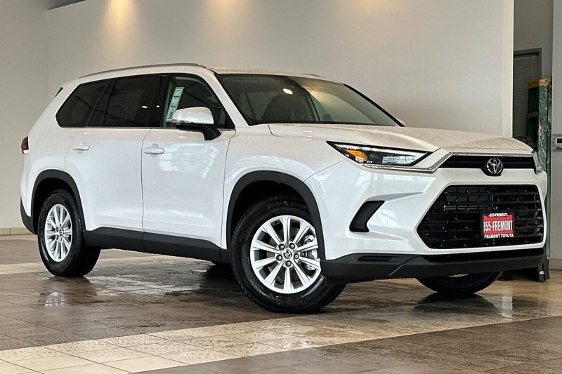 Toyota Grand Highlander Hybrid Vehicle Full-screen Gallery Image 02