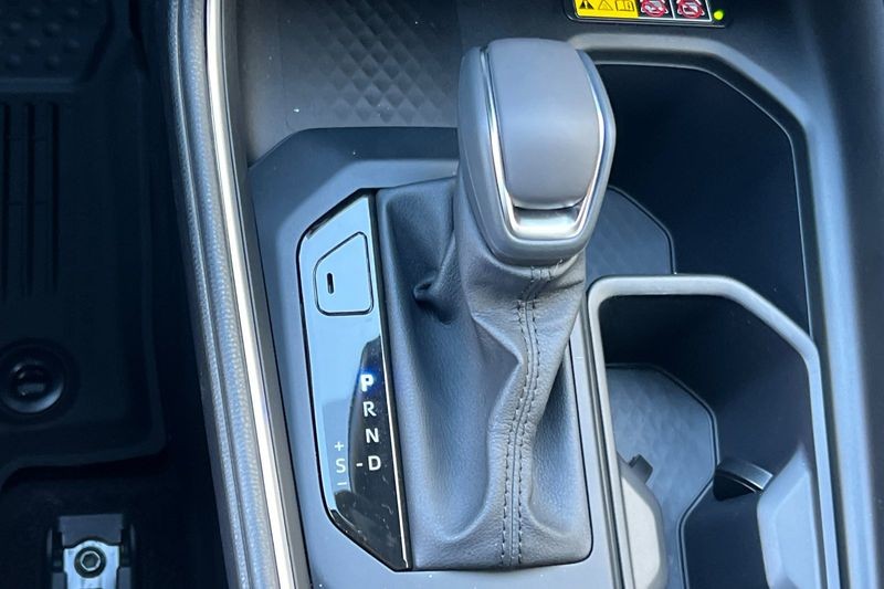 Toyota Grand Highlander Hybrid Vehicle Full-screen Gallery Image 20