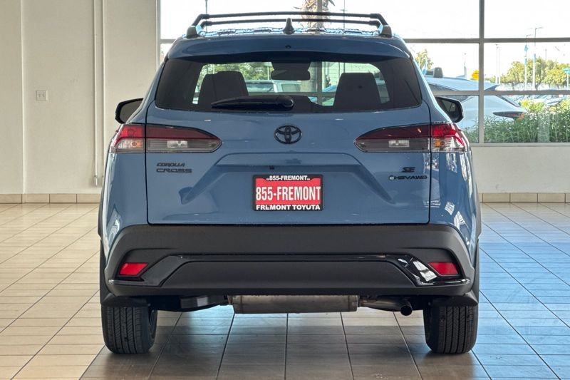 Toyota Corolla Cross Vehicle Full-screen Gallery Image 06