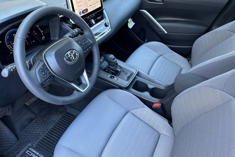 Toyota Corolla Cross Vehicle Full-screen Gallery Image 08