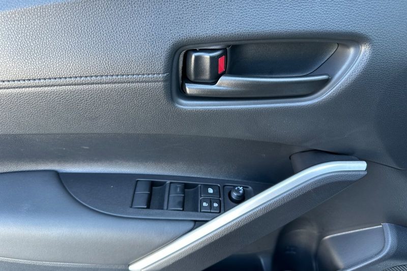Toyota Corolla Cross Vehicle Full-screen Gallery Image 09