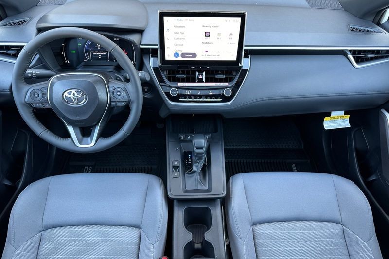 Toyota Corolla Cross Vehicle Full-screen Gallery Image 11