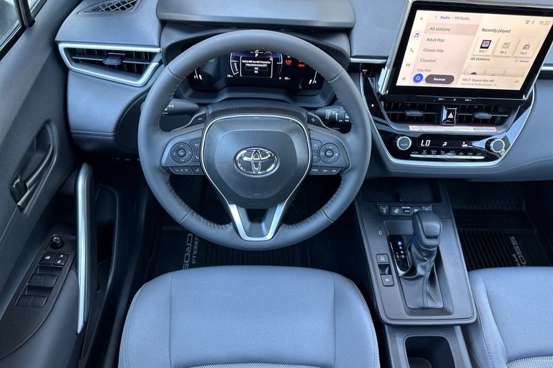 Toyota Corolla Cross Vehicle Full-screen Gallery Image 12