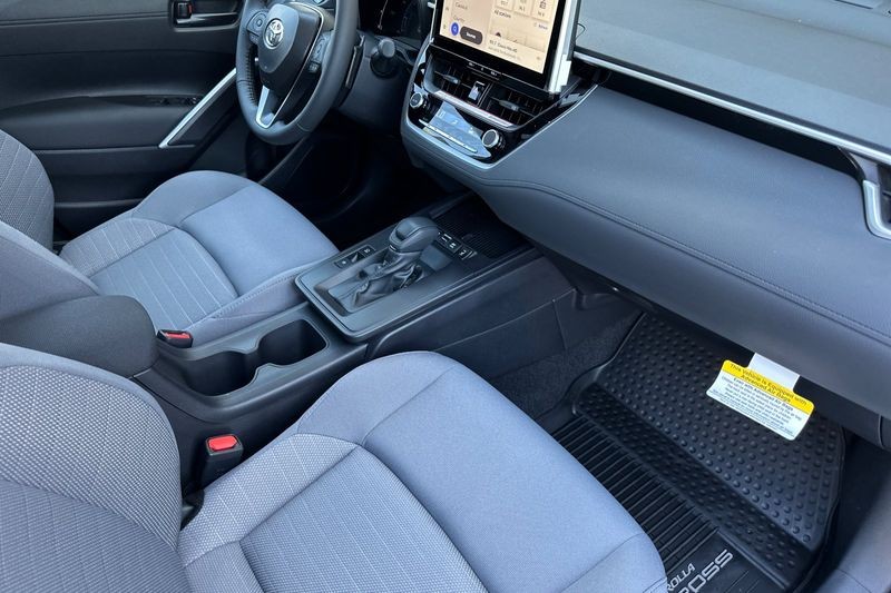 Toyota Corolla Cross Vehicle Full-screen Gallery Image 14