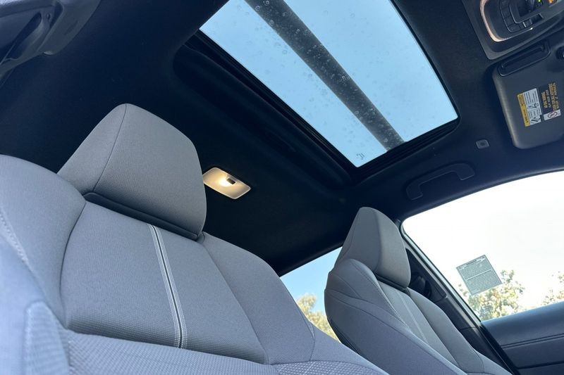 Toyota Corolla Cross Vehicle Full-screen Gallery Image 15