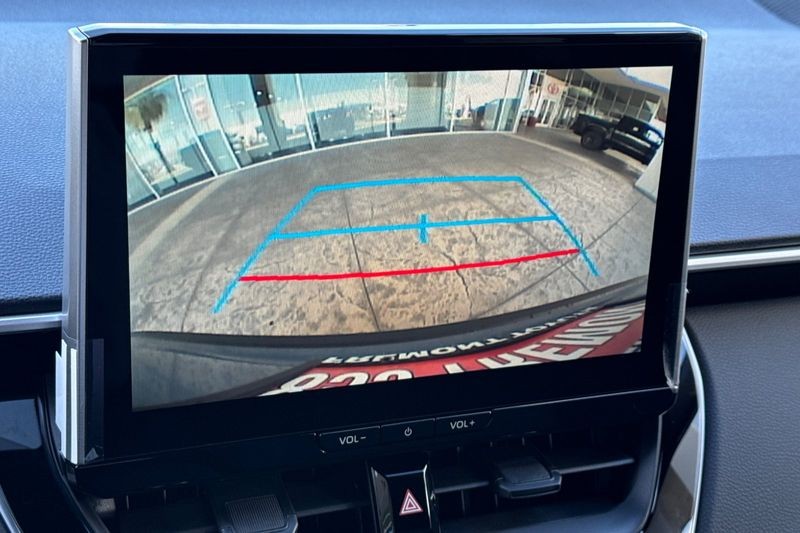 Toyota Corolla Cross Vehicle Full-screen Gallery Image 17