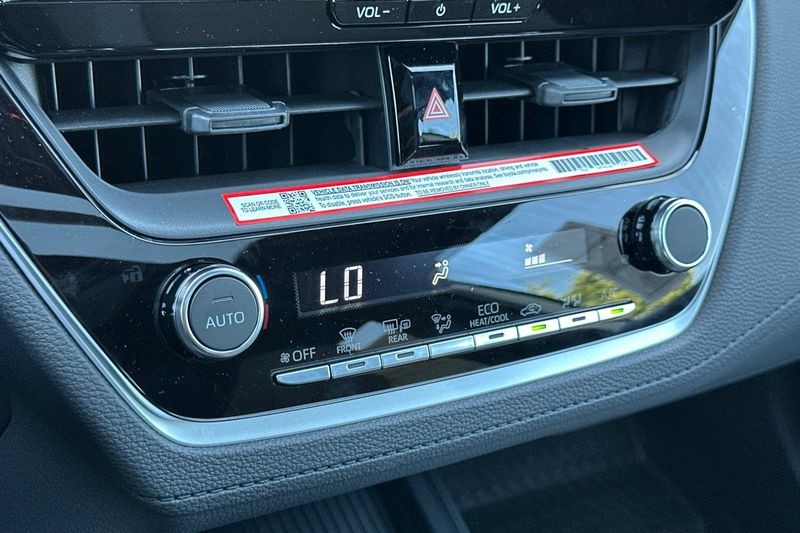 Toyota Corolla Cross Vehicle Full-screen Gallery Image 18
