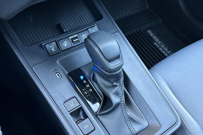 Toyota Corolla Cross Vehicle Full-screen Gallery Image 19