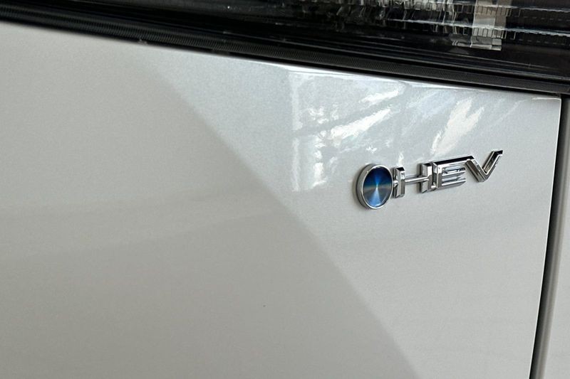 Toyota Highlander Hybrid Vehicle Full-screen Gallery Image 06