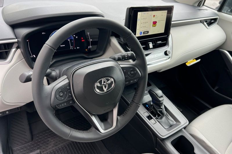 Toyota Corolla Cross Vehicle Full-screen Gallery Image 08