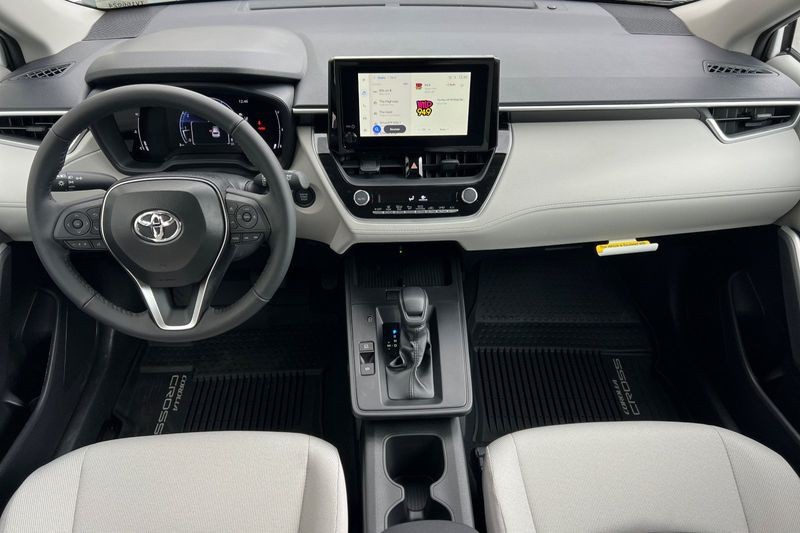 Toyota Corolla Cross Vehicle Full-screen Gallery Image 11
