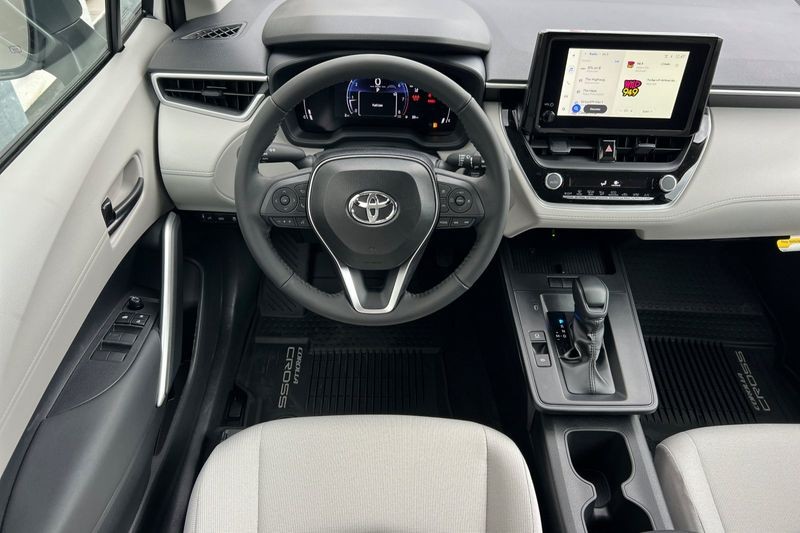 Toyota Corolla Cross Vehicle Full-screen Gallery Image 12
