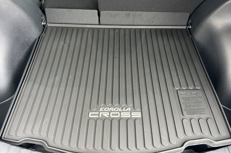 Toyota Corolla Cross Vehicle Full-screen Gallery Image 13