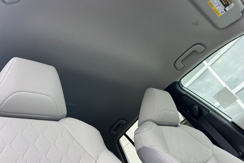 Toyota Corolla Cross Vehicle Full-screen Gallery Image 15