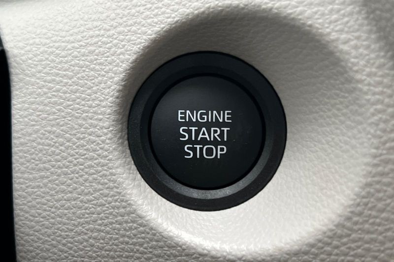 Toyota Corolla Cross Vehicle Full-screen Gallery Image 20