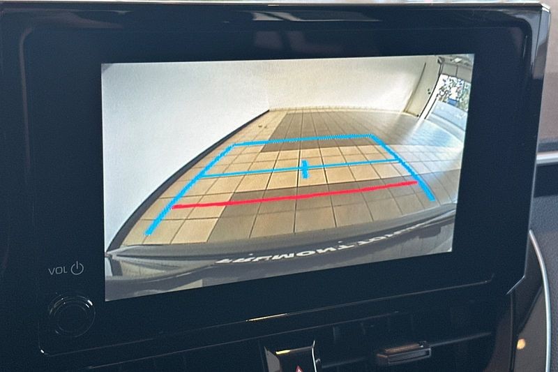 Toyota Corolla Hybrid Vehicle Full-screen Gallery Image 16