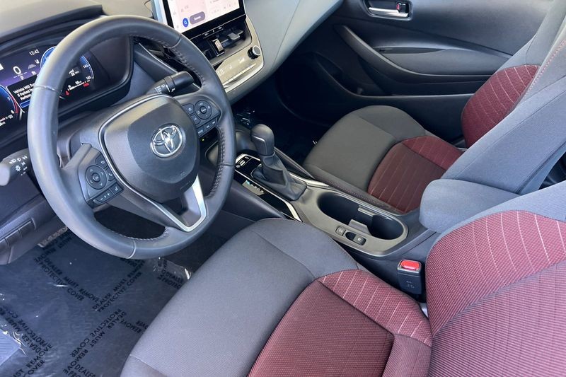 Toyota Corolla Vehicle Full-screen Gallery Image 10