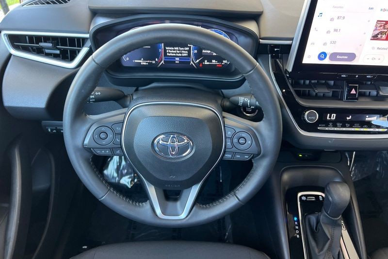 Toyota Corolla Vehicle Full-screen Gallery Image 14