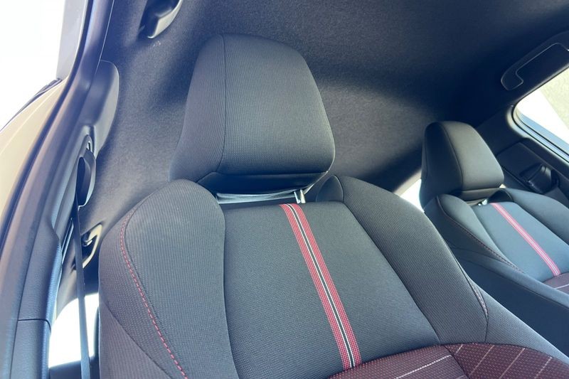 Toyota Corolla Vehicle Full-screen Gallery Image 16