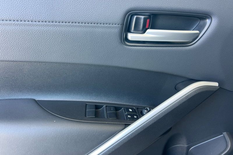 Toyota Corolla Cross Vehicle Full-screen Gallery Image 11