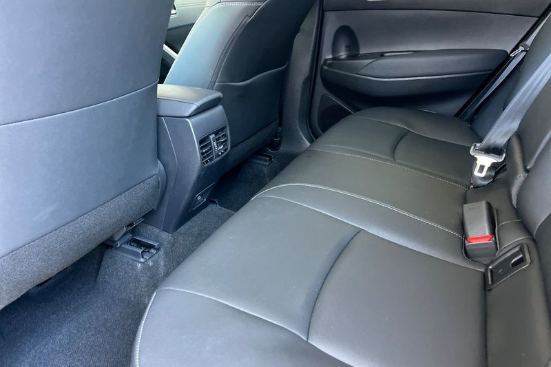 Toyota Corolla Cross Vehicle Full-screen Gallery Image 12