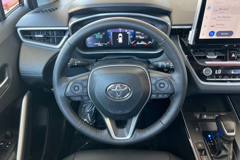 Toyota Corolla Cross Vehicle Full-screen Gallery Image 14