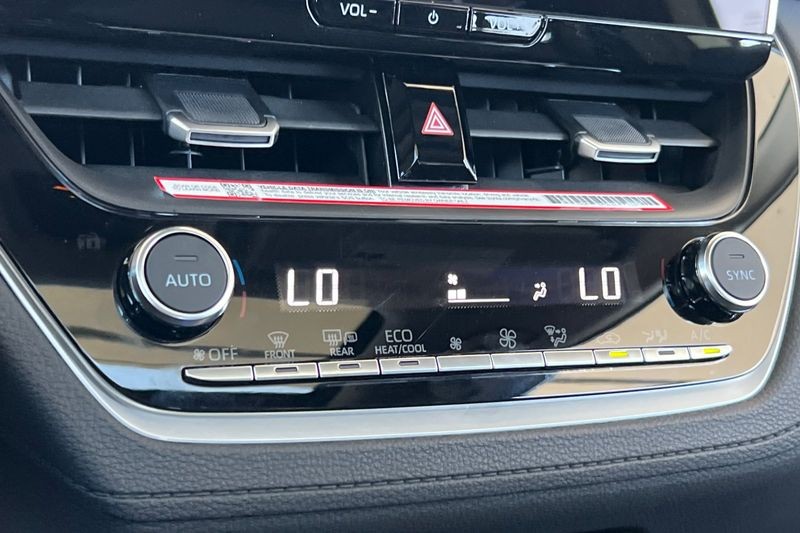 Toyota Corolla Cross Vehicle Full-screen Gallery Image 20