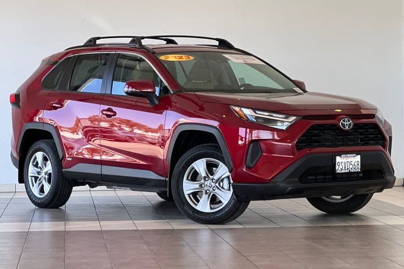 Toyota RAV4 Vehicle Full-screen Gallery Image 02