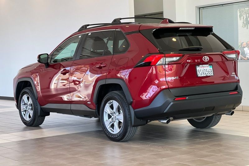 Toyota RAV4 Vehicle Full-screen Gallery Image 06