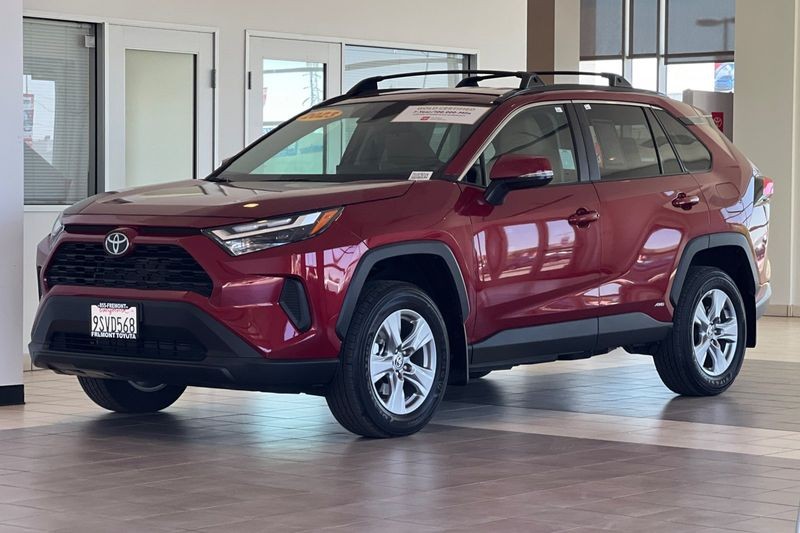 Toyota RAV4 Vehicle Full-screen Gallery Image 08