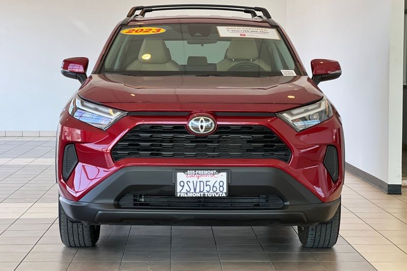 Toyota RAV4 Vehicle Full-screen Gallery Image 09