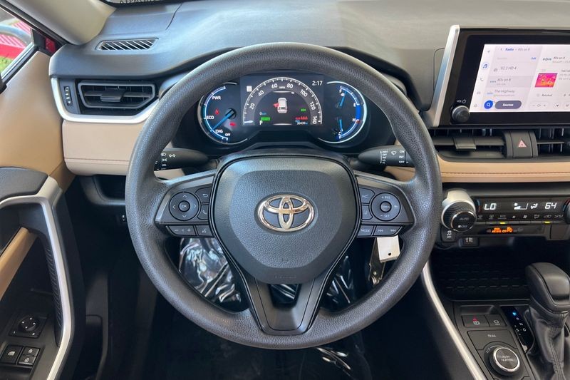 Toyota RAV4 Vehicle Full-screen Gallery Image 14