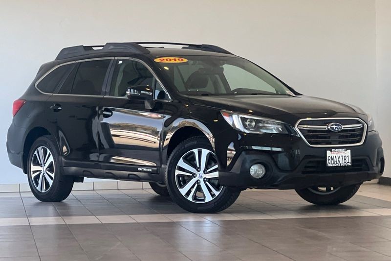 Subaru Outback Vehicle Full-screen Gallery Image 02