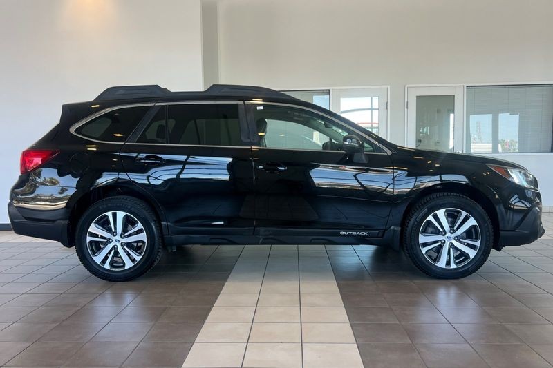 Subaru Outback Vehicle Full-screen Gallery Image 03