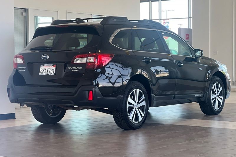 Subaru Outback Vehicle Full-screen Gallery Image 04